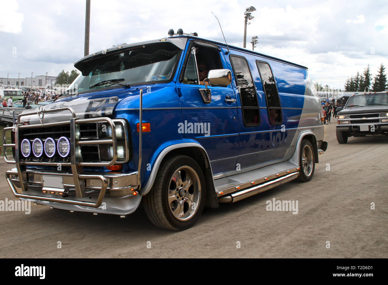 Blue customized Chevy Van G20 at Pick 