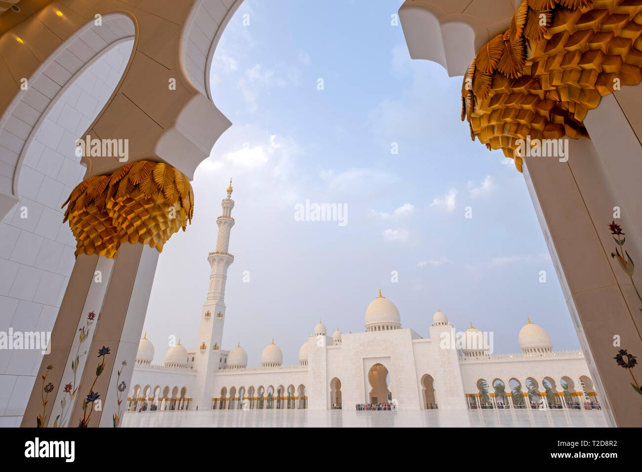 Sheikh Zayed Grand Mosque, Abu Dhabi, United Arab Emirates Stock Photo ...