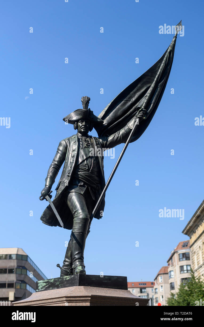 Berlin. Germany. Bronze statue of Kurt Christoph Graf von Schwerin (1684-1757), Field Marshal in the Prussian Army, on Zietenplatz.  Kurt Christoph Gr Stock Photo