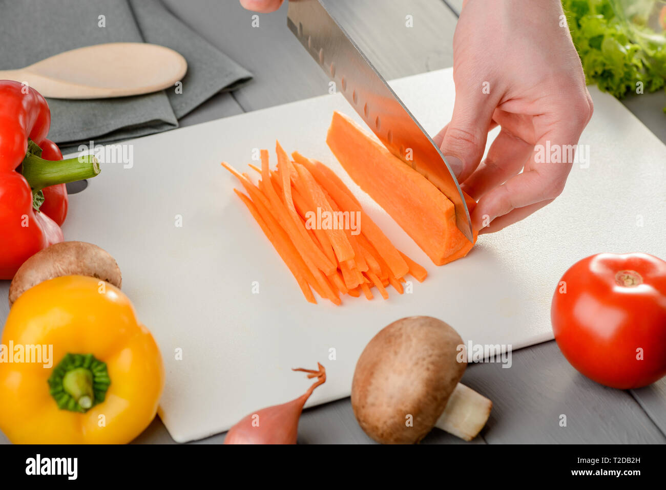 https://c8.alamy.com/comp/T2DB2H/man-cutting-a-carrot-into-sticks-using-a-santoku-knife-like-a-pro-cutting-and-cooking-vegetables-T2DB2H.jpg