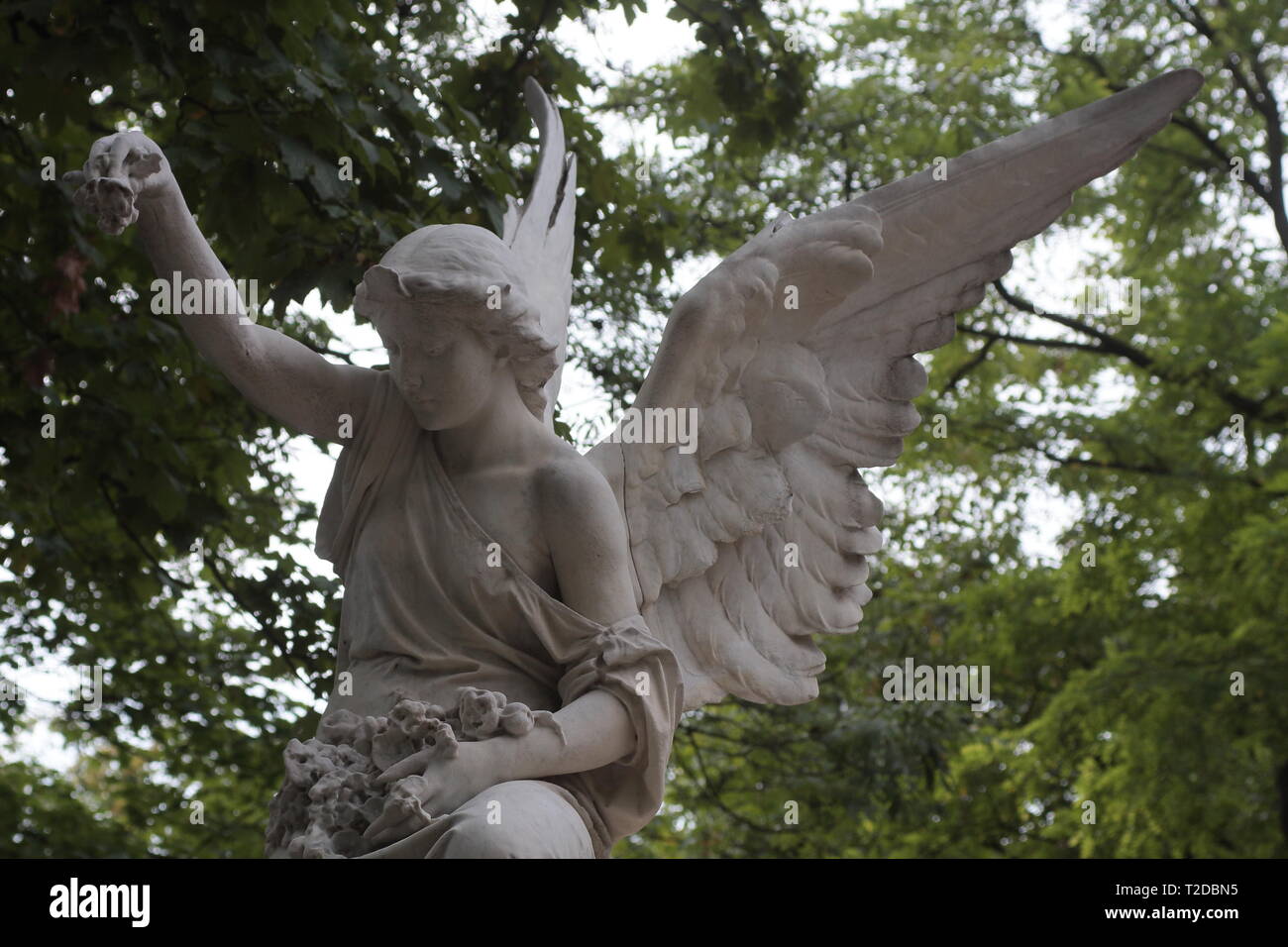 angel statue, Père Lachaise cemetary, France Stock Photo