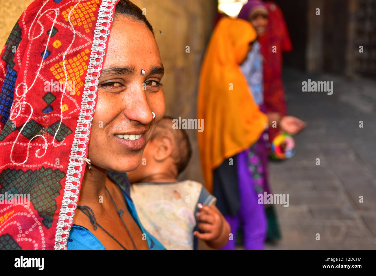 Indian Gypsy mother & child, Jaisalmer Fort, Jaisalmer, Rajasthan, India Stock Photo
