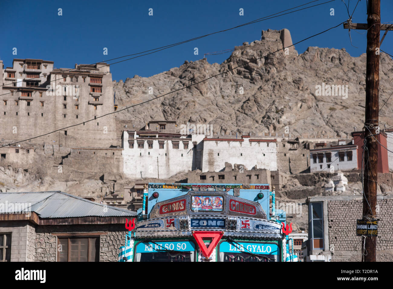A colourful HGV stands in front of the old Palace, in the Himalayan mountain town of Leh, Ladakh, Jammu and Kashmir. India. Stock Photo