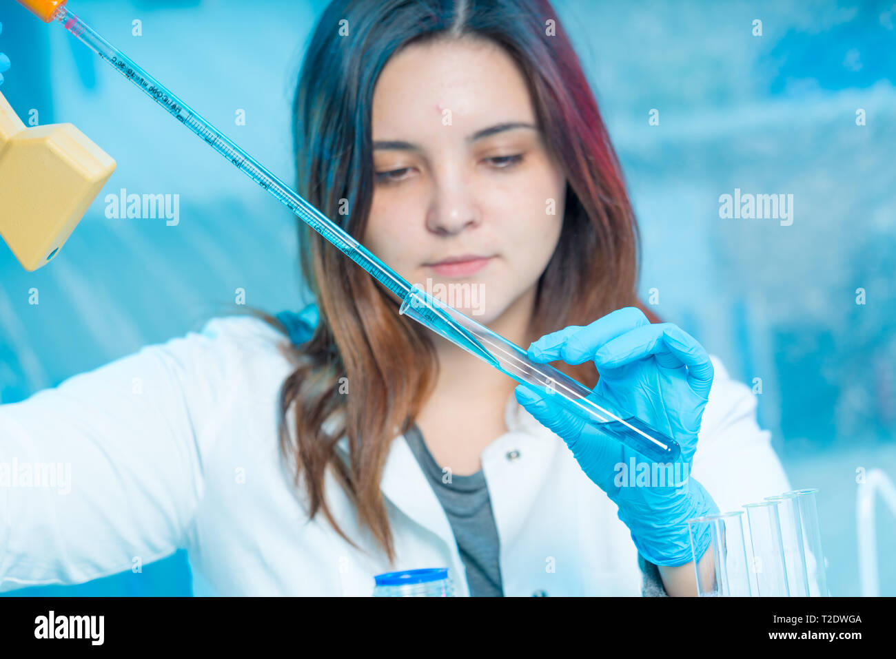 Tech Using Pipette Automatic pipette hi-res stock photography and images - Alamy