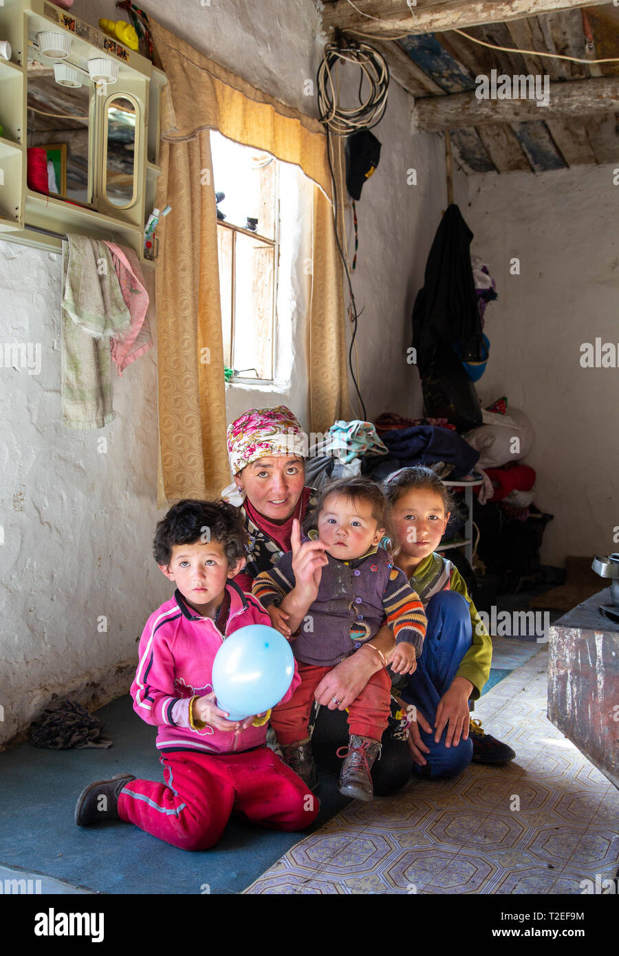 Altai mongolian nomad family hi-res stock photography and images - Alamy