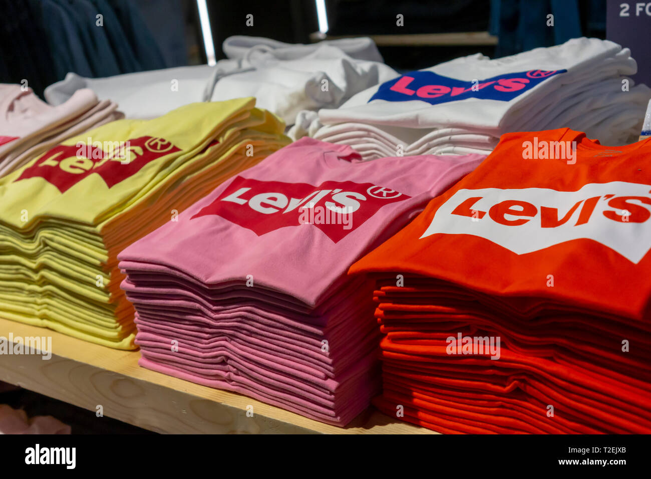 Blue denim levi shirt hi res stock photography and images Alamy