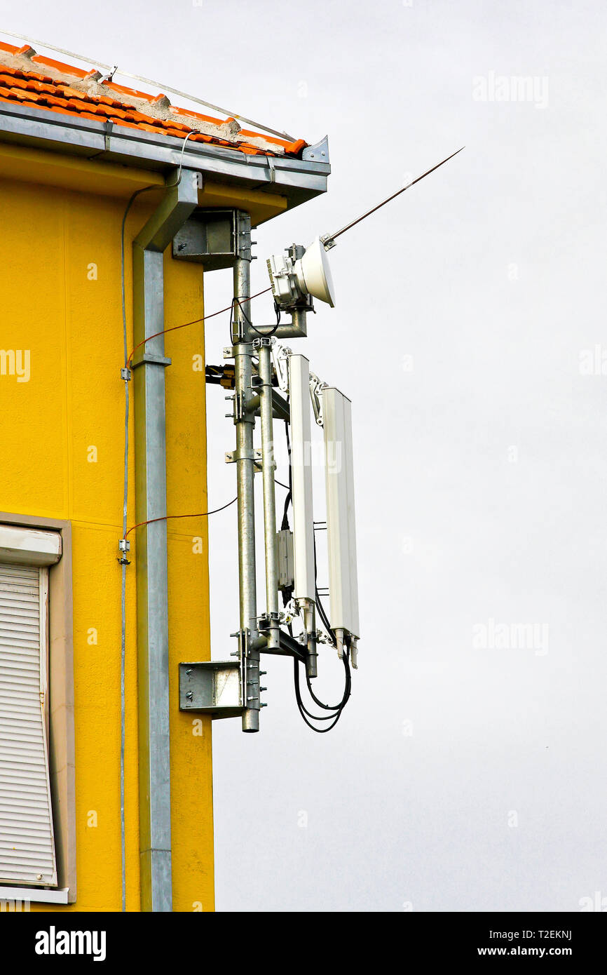 Mobile network base station on the top of the building Stock Photo Alamy