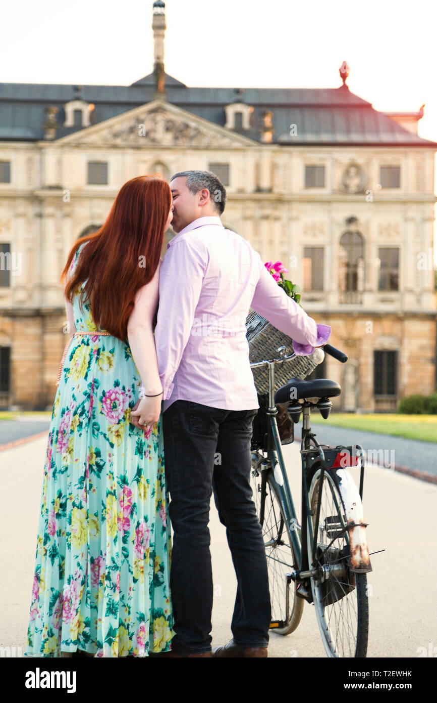 Couple kiss lips sun hi-res stock photography and images - Alamy
