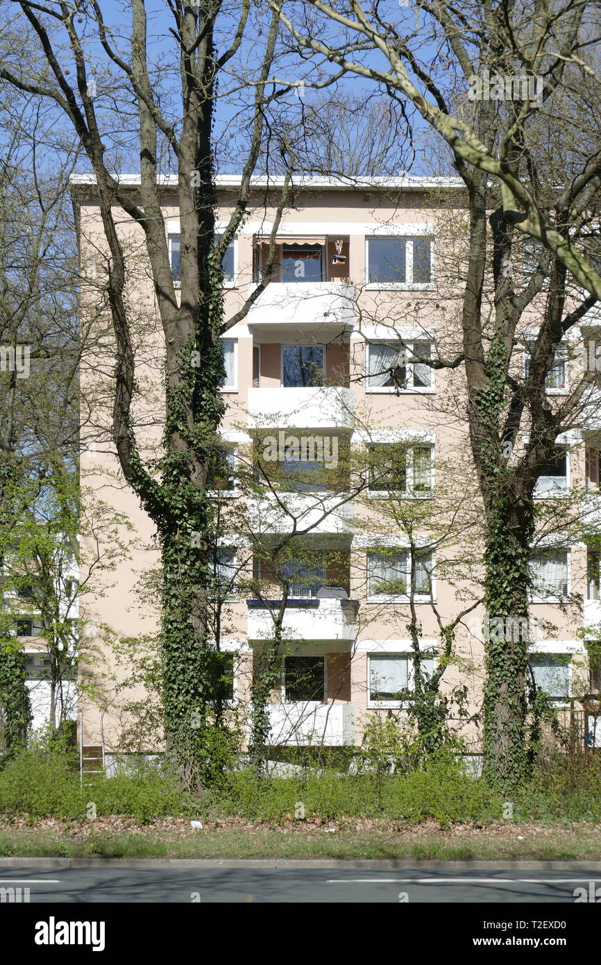 Residential house, multi-family house, trees, Vahr, Bremen Stock ...