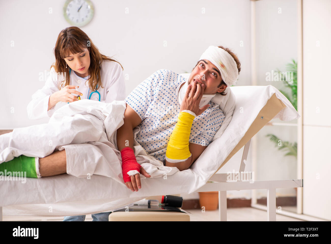 Young doctor examining injured patient Stock Photo Alamy Young doctor examining injured patient Stock Photo Alamy