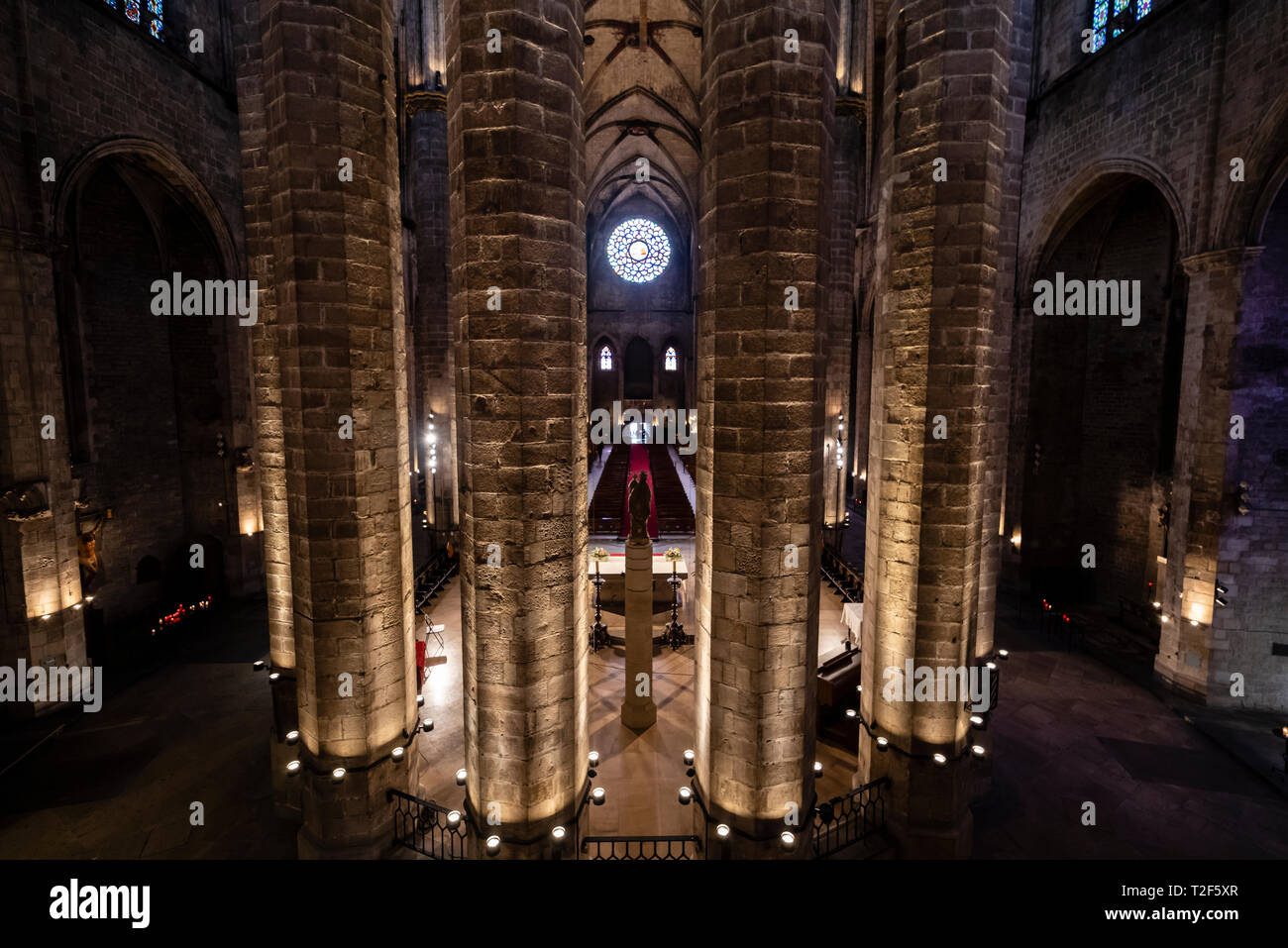 Basilica santa maria del mar interior hi-res stock photography and ...