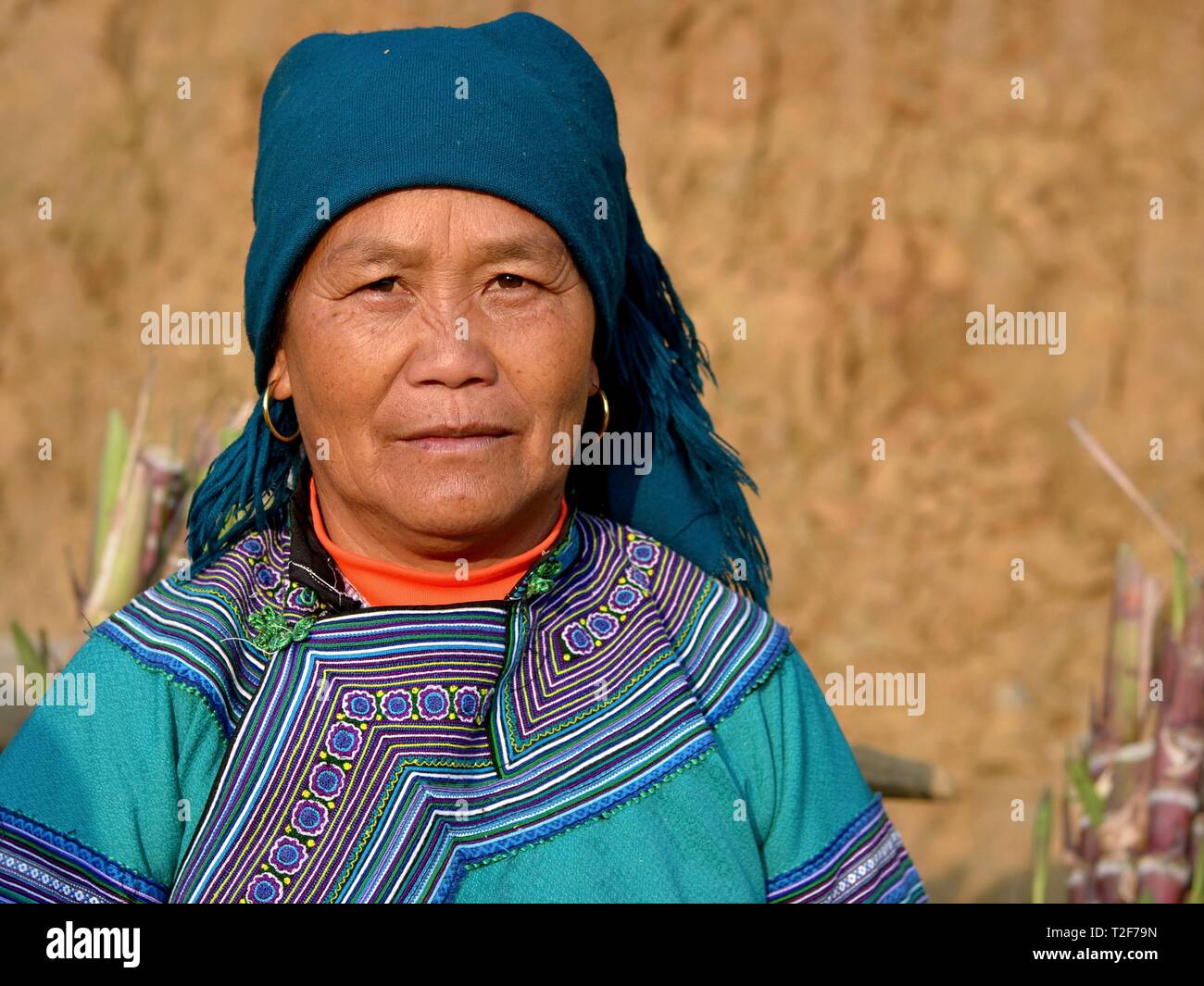 Happy smiling vietnamese hill tribe hi-res stock photography and images ...