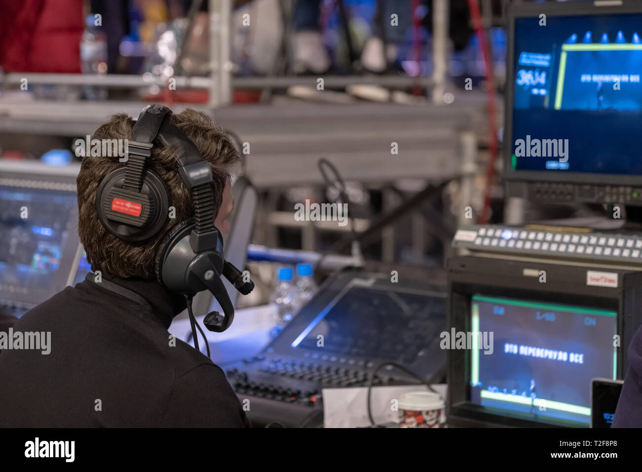 Crew working concert hi-res stock photography and images - Alamy