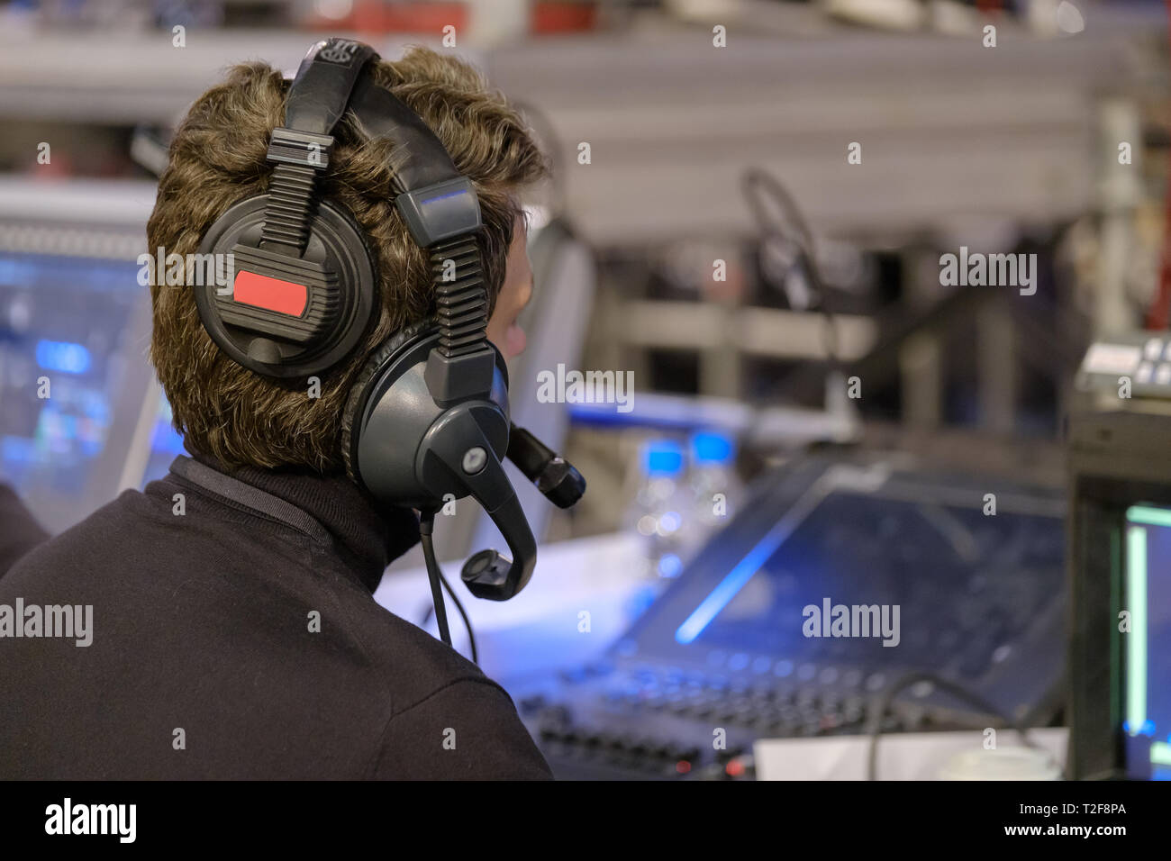 Crew working concert hi-res stock photography and images - Alamy