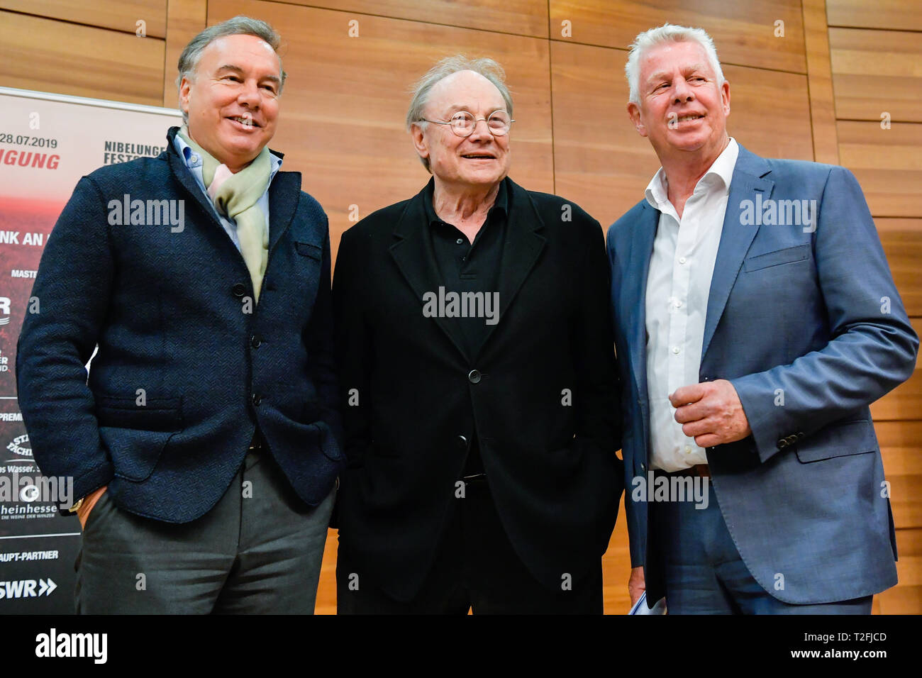 Worms, Germany. 02nd Apr, 2019. Intendant Nico Hofmann (l-r), actor Klaus Maria Brandauer and Michael Kissel (SPD), Lord Mayor of the City of Worms, are about to hold a press conference on the Nibelungen Festival at the conference centre 'Das Wormser'. The Nibelungen Festival will take place from 12 to 28 July 2019. Credit: Uwe Anspach/dpa/Alamy Live News Stock Photo
