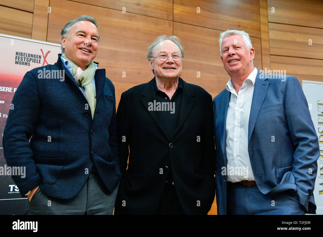 Worms, Germany. 02nd Apr, 2019. Intendant Nico Hofmann (l-r), actor Klaus Maria Brandauer and Michael Kissel (SPD), Lord Mayor of the City of Worms, are about to hold a press conference on the Nibelungen Festival at the conference centre 'Das Wormser'. The Nibelungen Festival will take place from 12 to 28 July 2019. Credit: Uwe Anspach/dpa/Alamy Live News Stock Photo