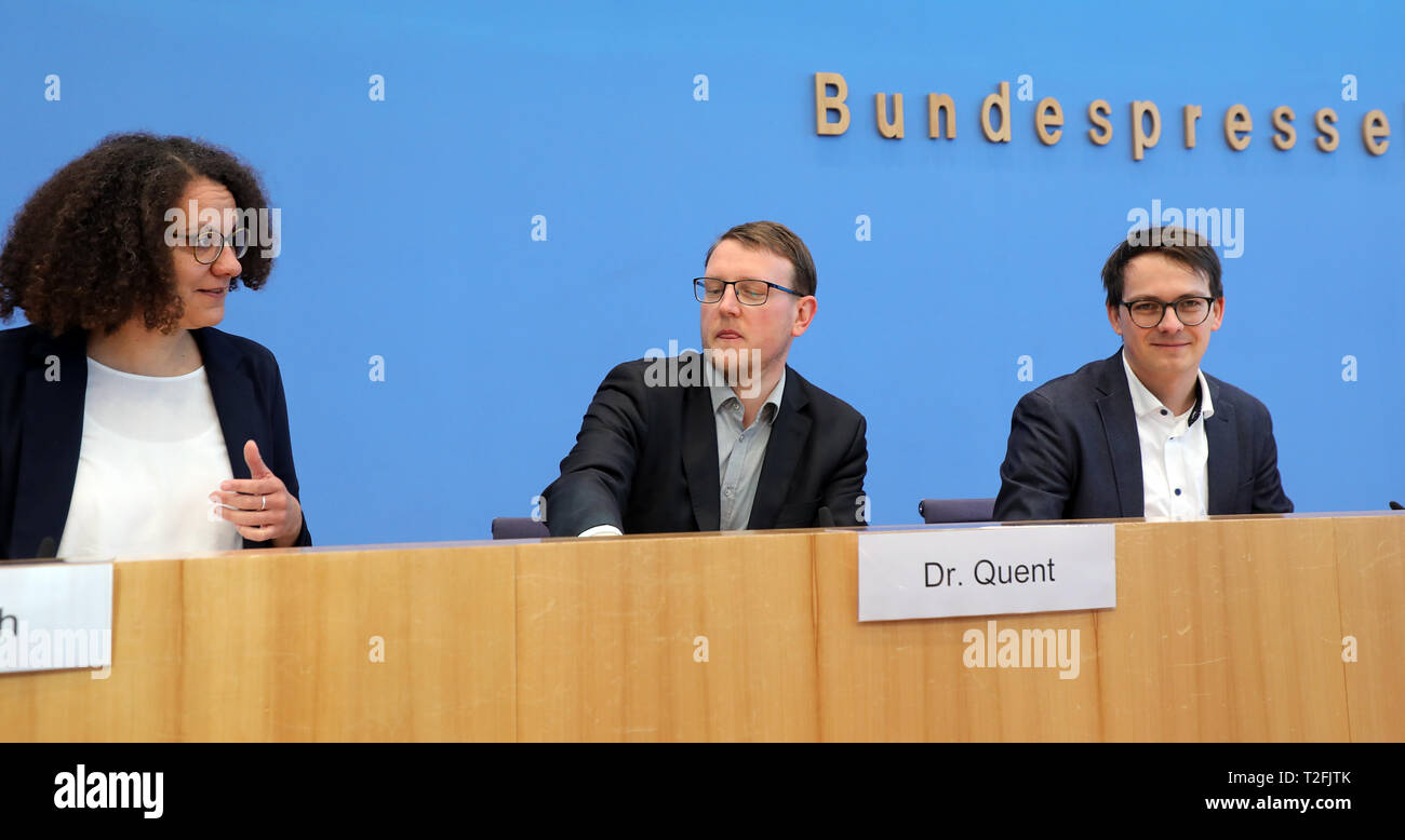 Berlin, Germany. 02nd Apr, 2019. Susanna Steinbach, Managing Director of the Turkish Community in Germany, Matthias Quent (M), expert on legal terrorism and Director of the Institute for Democracy and Civil Society in Jena, and Robert Kusche, Chairman of the Board of Directors of the Association of Counselling Centres for Victims of Right-wing, Racist and Anti-Semitic Violence, will answer questions from journalists during the presentation of the annual statistics on the extent of right-wing violence in 2018. Credit: Wolfgang Kumm/dpa/Alamy Live News Stock Photo