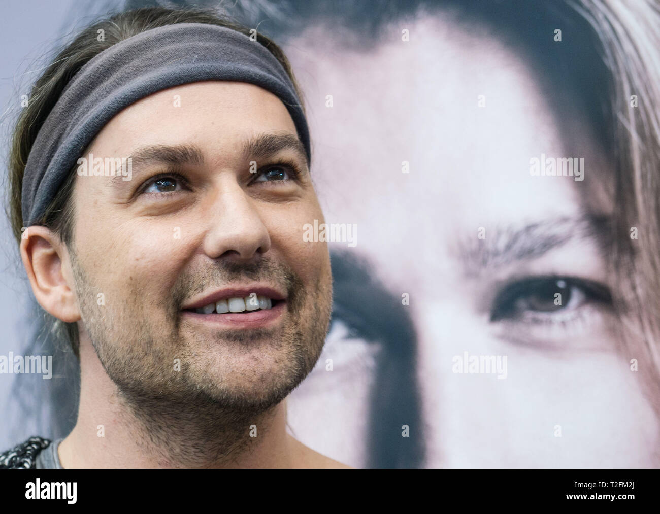 02 April 2019, Hessen, Frankfurt/Main: Star violinist David Garrett will be at the Schott Music stand at the Frankfurt Musikmesse. The publisher publishes the music edition 'David Garrett Best of Violin' with Garrett's songs to play. The international trade fair for musical instruments and sheet music, music production and marketing, the largest industry meeting in Europe, lasts from 02.04. to 06.04.2019. Photo: Frank Rumpenhorst/dpa Stock Photo