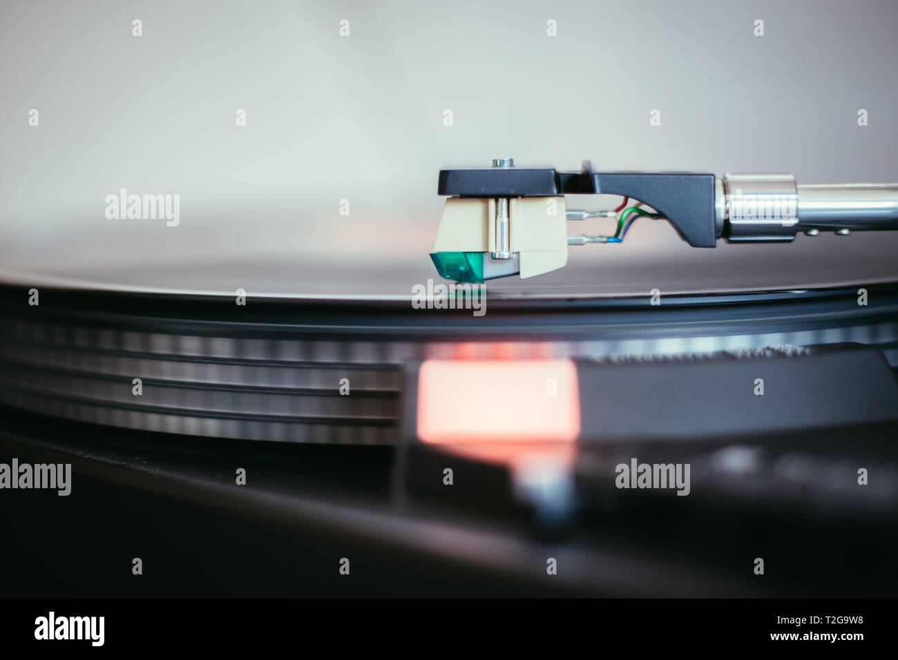 Close up picture of a record player, playing a record Stock Photo - Alamy