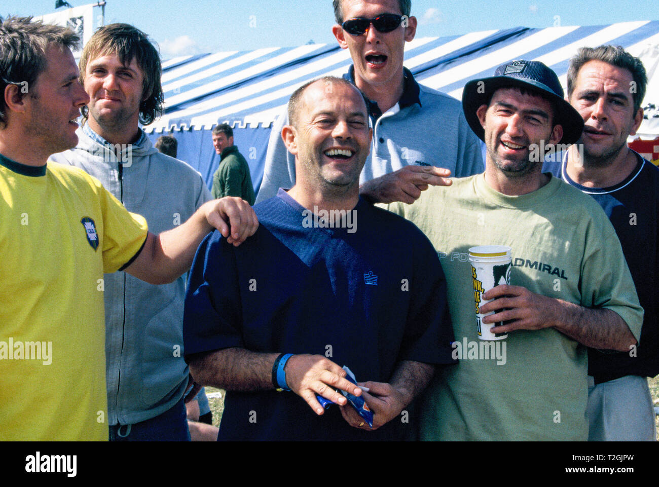 Keith Allen at the Glastonbury Festival 1999, Worthy Farm, Pilton,  Somerset, England, UK Stock Photo - Alamy, image size:1300x961