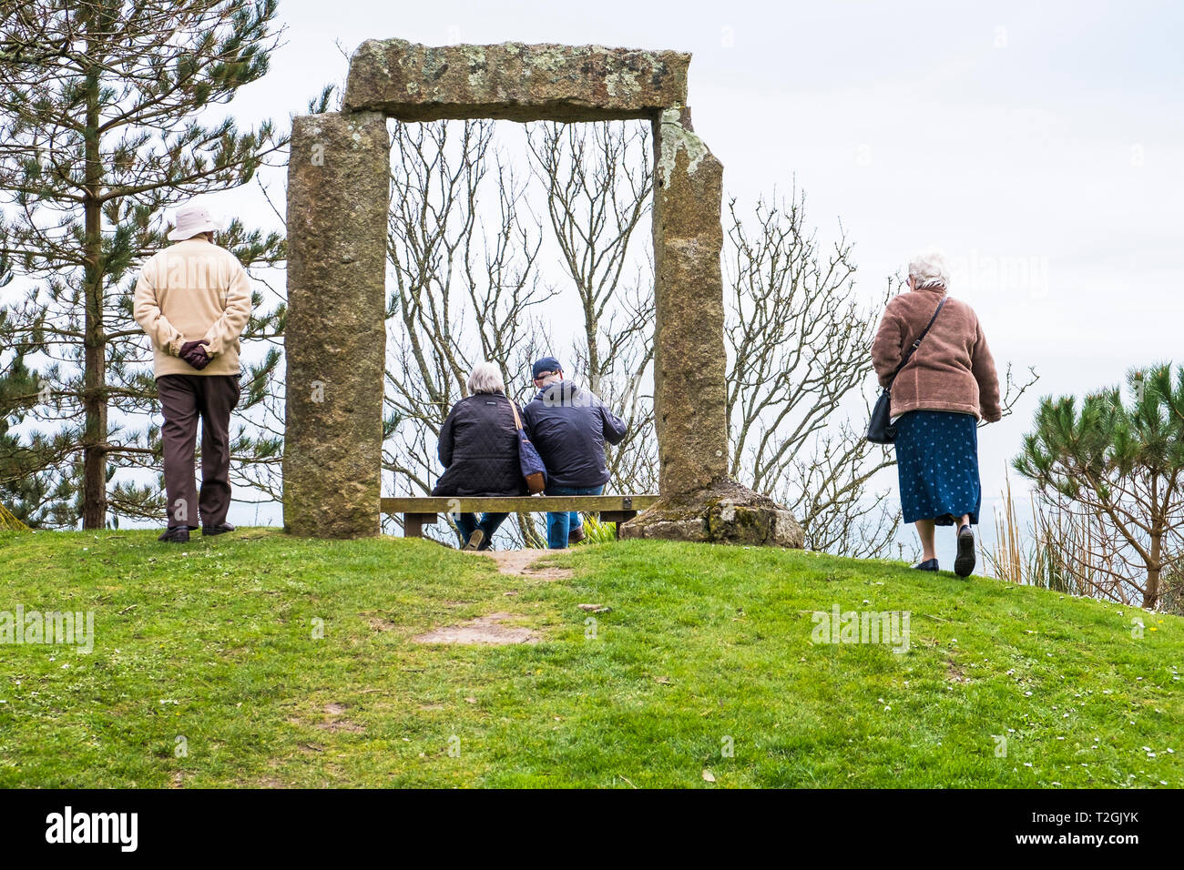 Garden arch bench hires stock photography and images Alamy