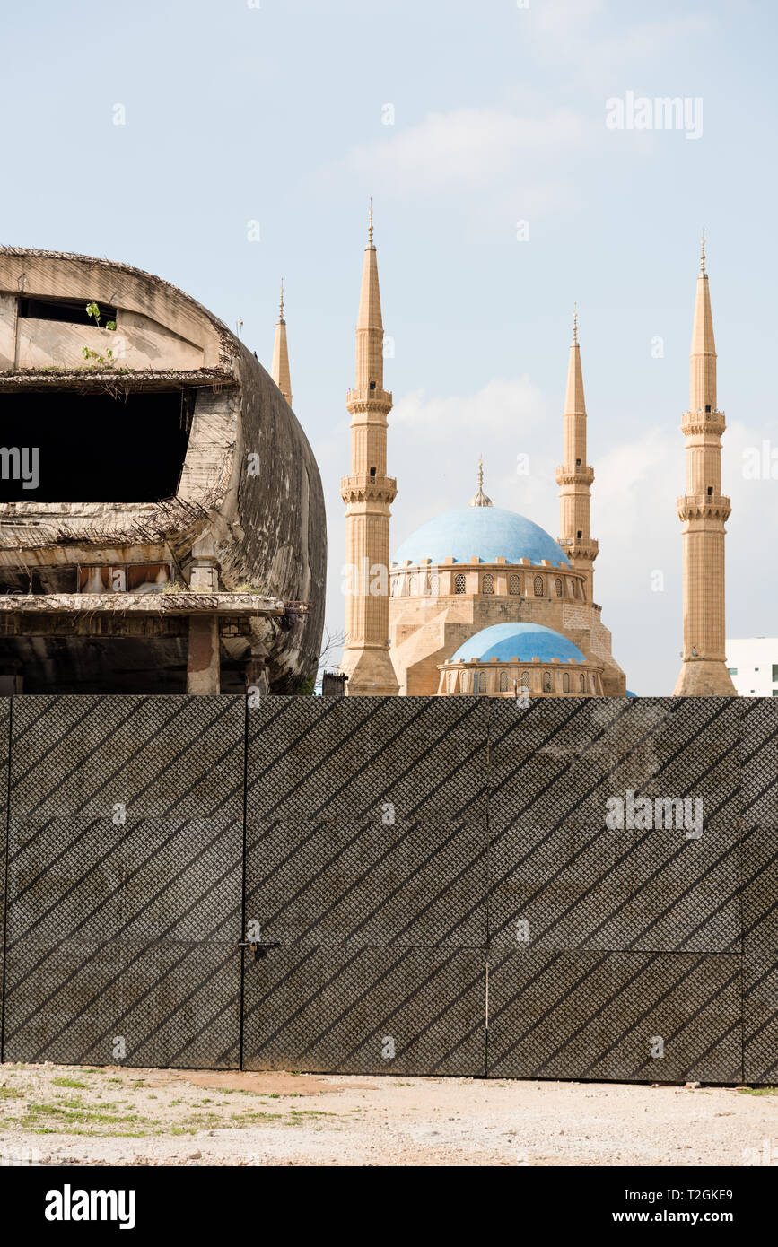 Grand Cinema ruins and the Al-Amine Mosque in Solidere's vision of Beirut, Lebanon. Stock Photo