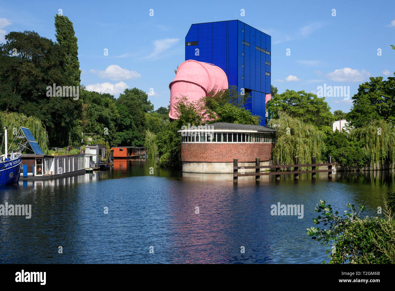 Berlin. Germany. Umlauftank 2, designed by architect Ludwig Leo (1924-2012) in 1975.   The Umlauftank 2 is a research complex which was built by the R Stock Photo