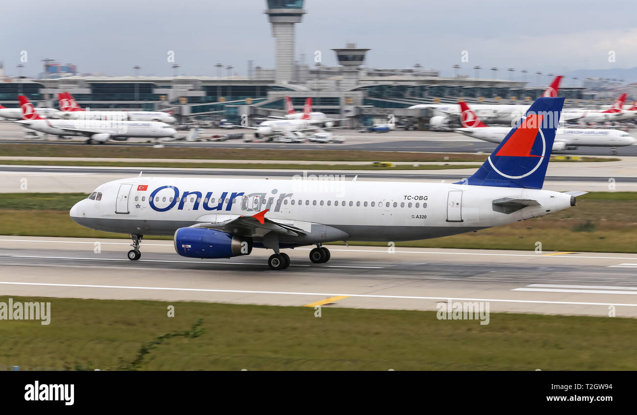 ISTANBUL, TURKEY - SEPTEMBER 30, 2018: Onur Air Airbus A320-233 (CN 916) takes off from Istanbul Ataturk Airport. Onur Air has 25 fleet size and 38 de Stock Photo