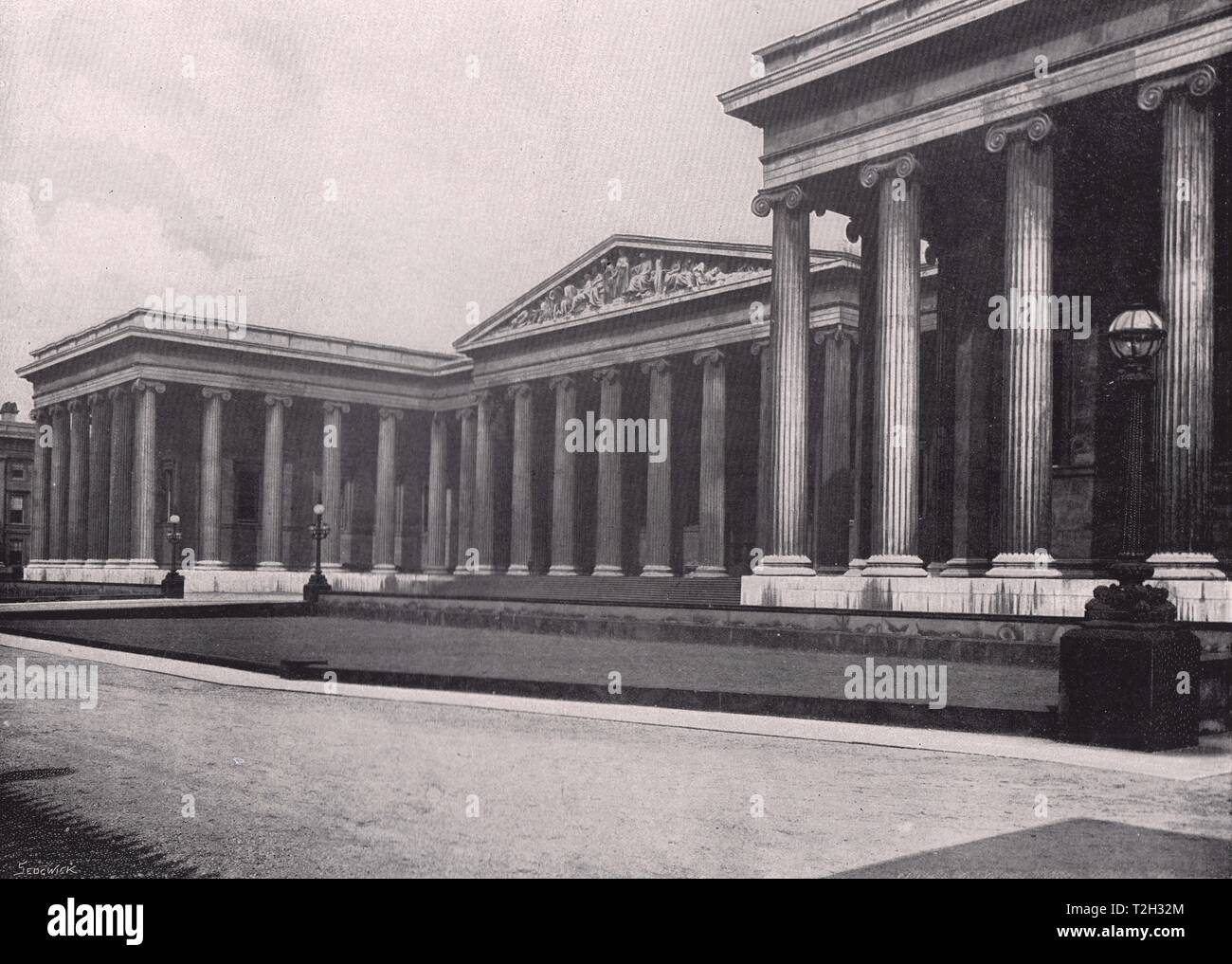 The british museum front hi-res stock photography and images