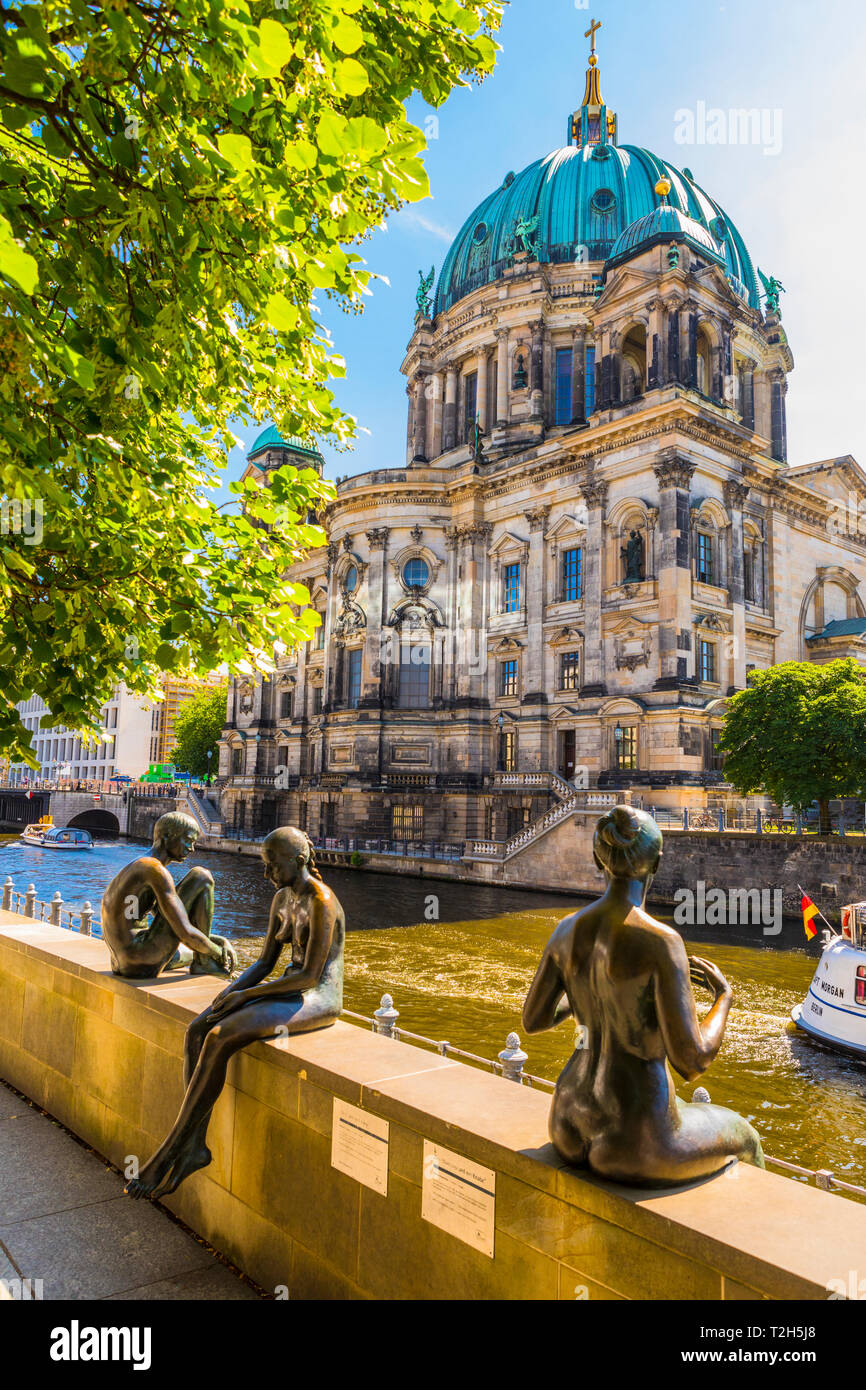Germany berlin art sculpture three hires stock photography and images