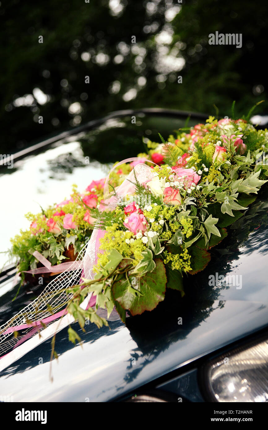 Wedding car flowers decoration hi-res stock photography and images - Alamy