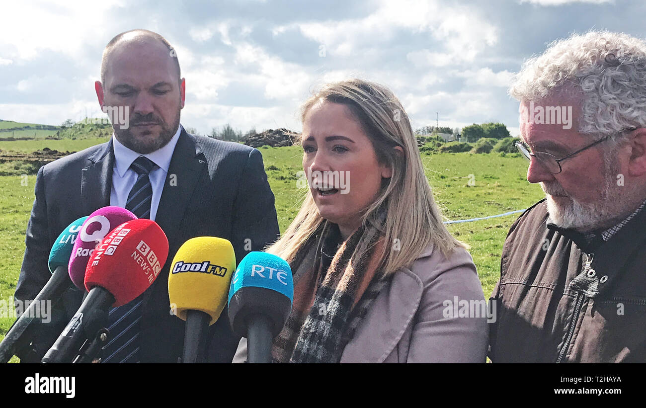 PSNI Detective Superintendent Jason Murphy, with Joanne Dorrian, sister of missing Co Down woman Lisa Dorrian and her father John Dorrian at a disused airfield in Ballyhalbert, Co Down where fresh searches for Lisa are taking place. Stock Photo