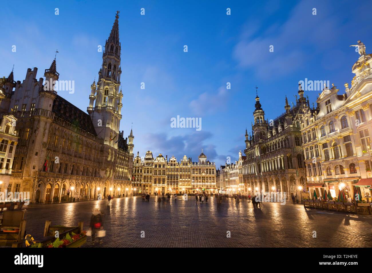 City Hall, Guild Houses and the Maison du Roi City Museum on Grand Place, Grote Markt, Dusk, Brussels, Belgium Stock Photo