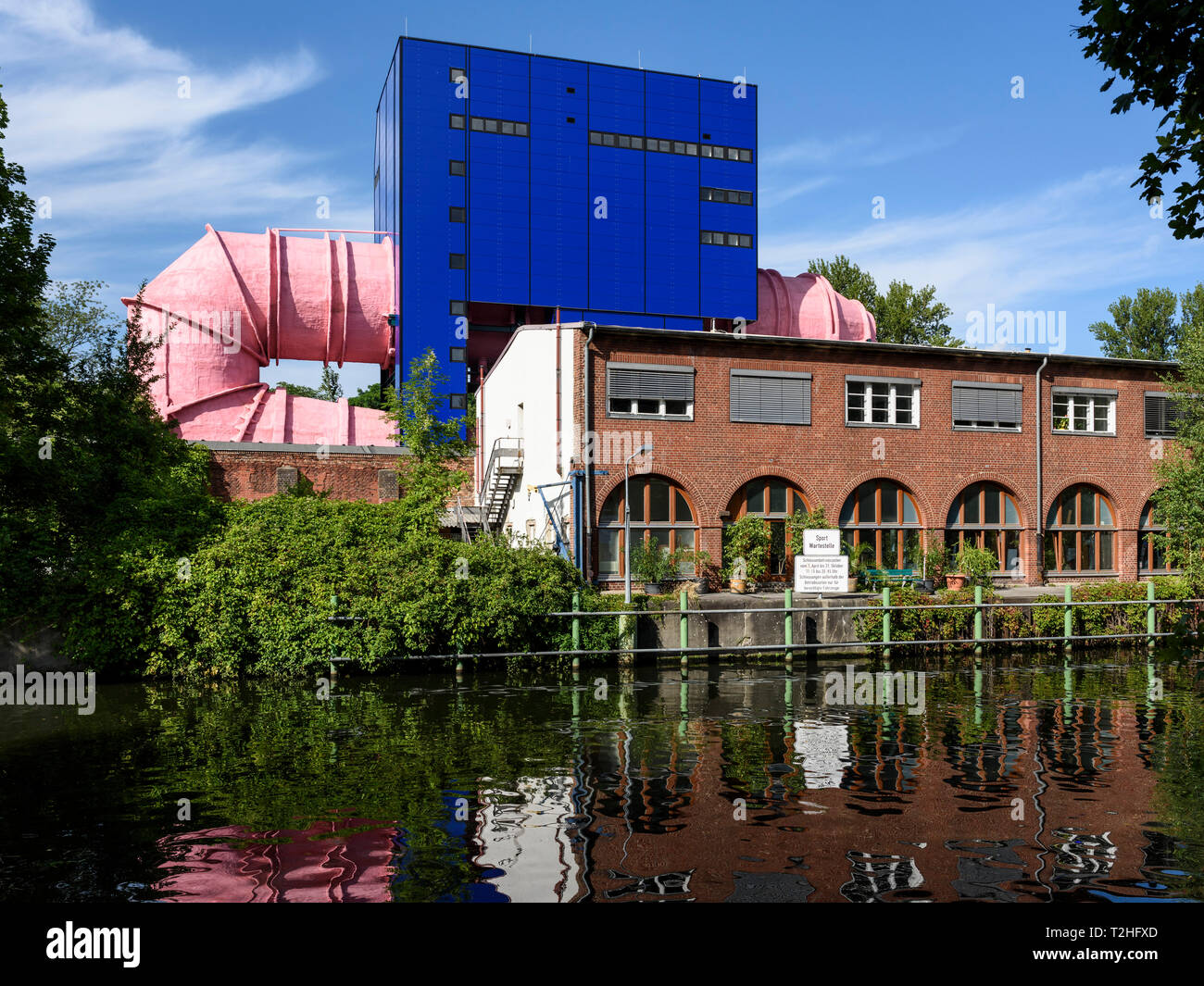 Berlin. Germany. Umlauftank 2, designed by architect Ludwig Leo (1924-2012) in 1975.   The Umlauftank 2 is a research complex which was built by the R Stock Photo