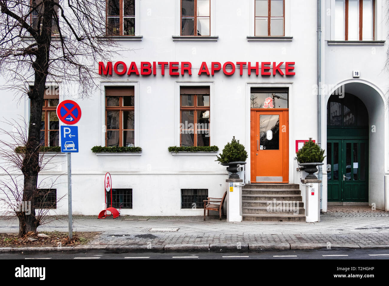 Berlin Moabit, Moabiter Apotheke. Pharmacy building exterior in Alt-Moabit  18 Stock Photo - Alamy