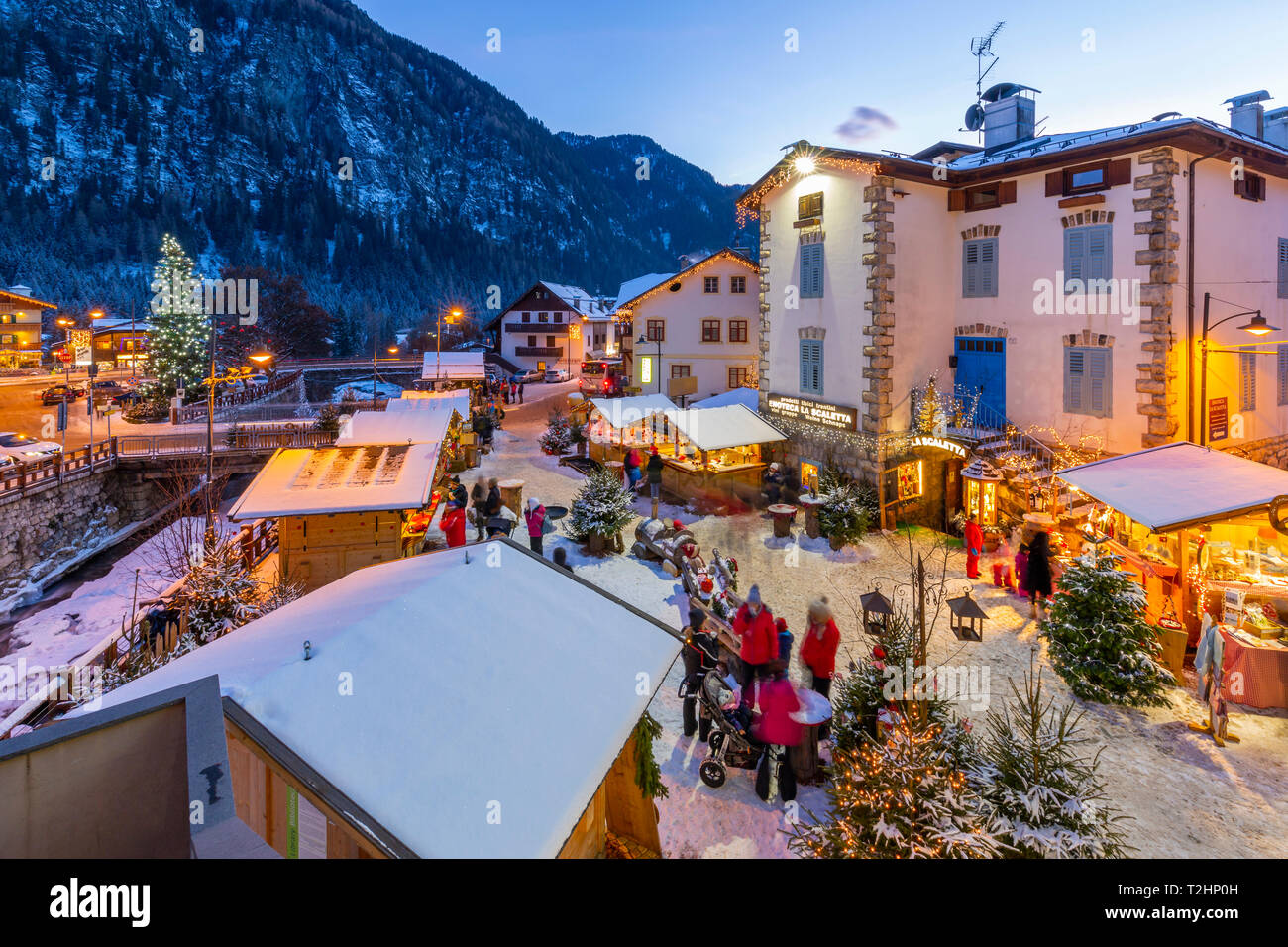 View of Christmas Market at dusk in Campitello di Fassa, Val di Fassa, Trentino, Italy, Europe Stock Photo