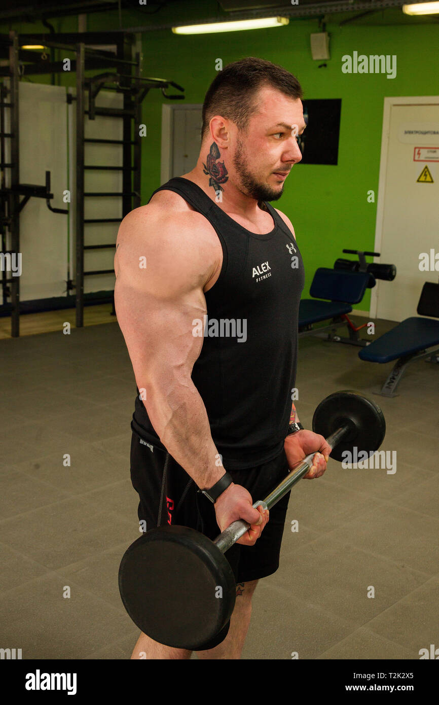 Strong european man , bodybuilder, standing in pose, demonstrate huge  biceps and other muscles of perfect body Stock Photo - Alamy