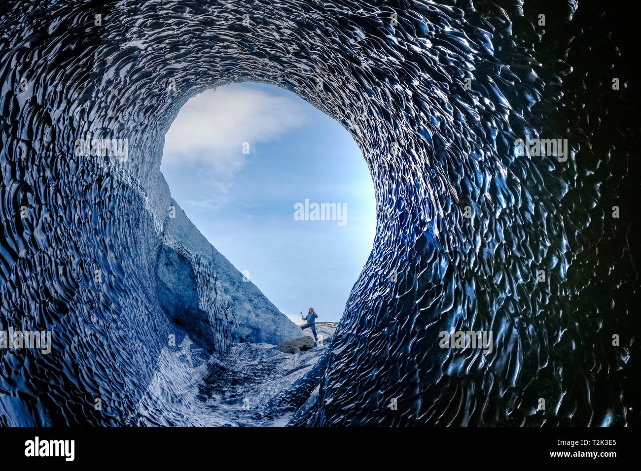 black-ice-cave-vatnajokull-sudurland-iceland-europe-stock-photo-alamy