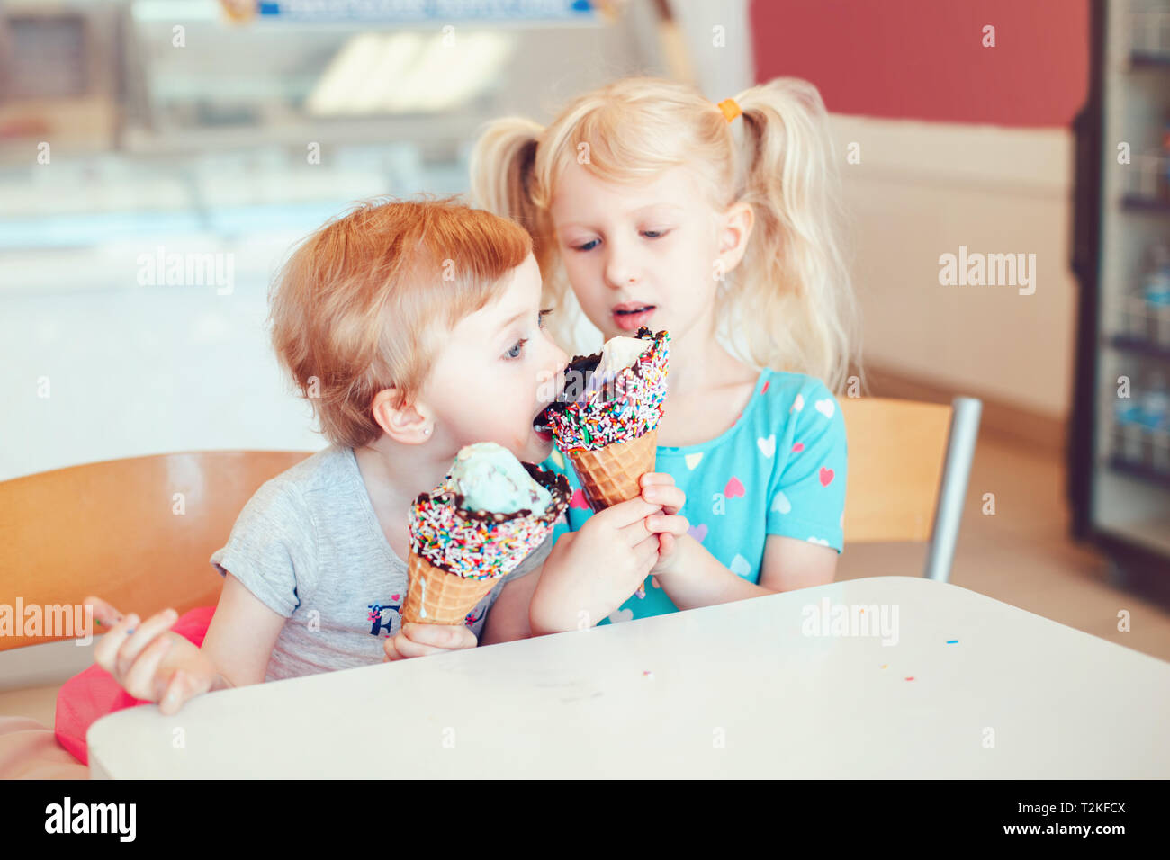 Sisters ice cream hires stock photography and images Alamy