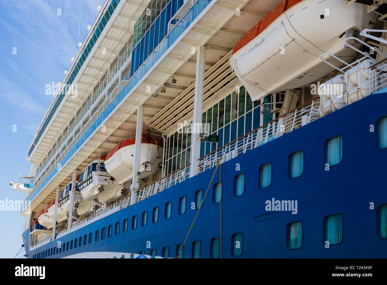 Promenade cruise ship hi-res stock photography and images - Alamy
