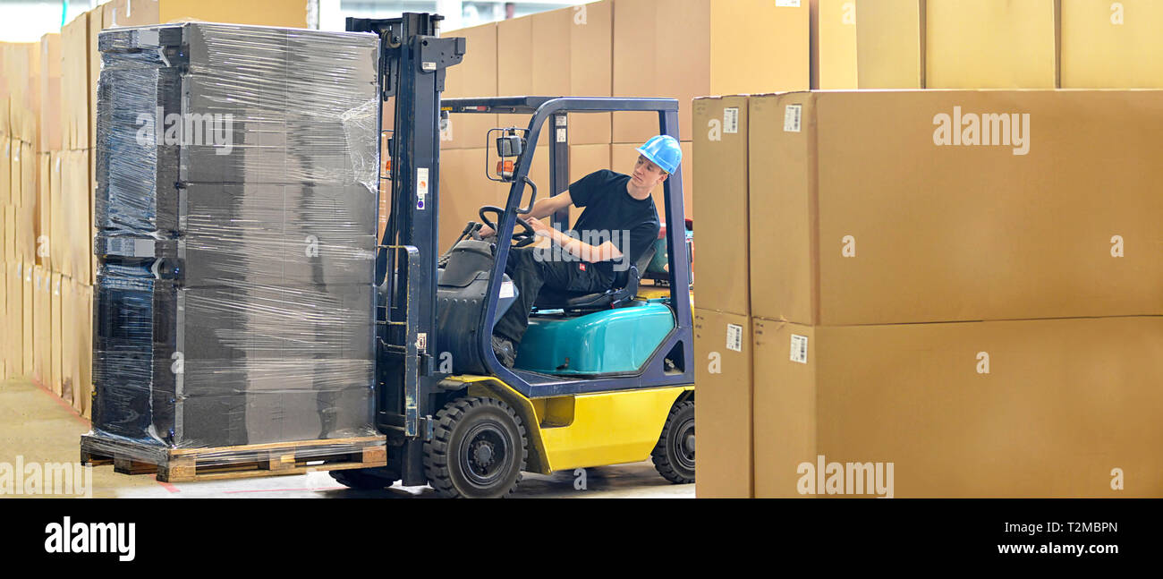 Page 2 Forklift Driver High Resolution Stock Photography And Images Alamy