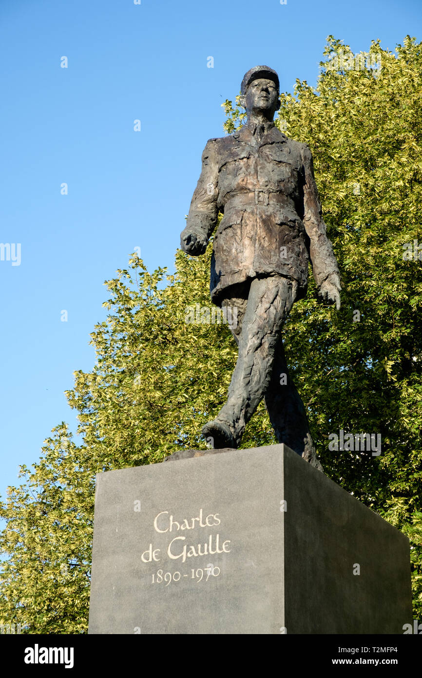 Charles de gaulle statue hi-res stock photography and images - Alamy