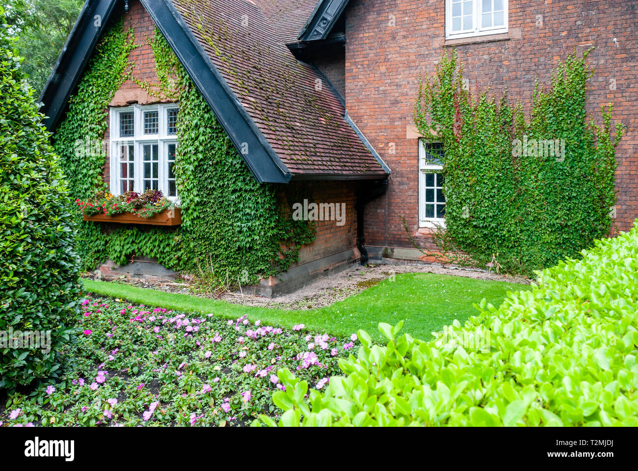 Irish cottage garden hires stock photography and images Alamy