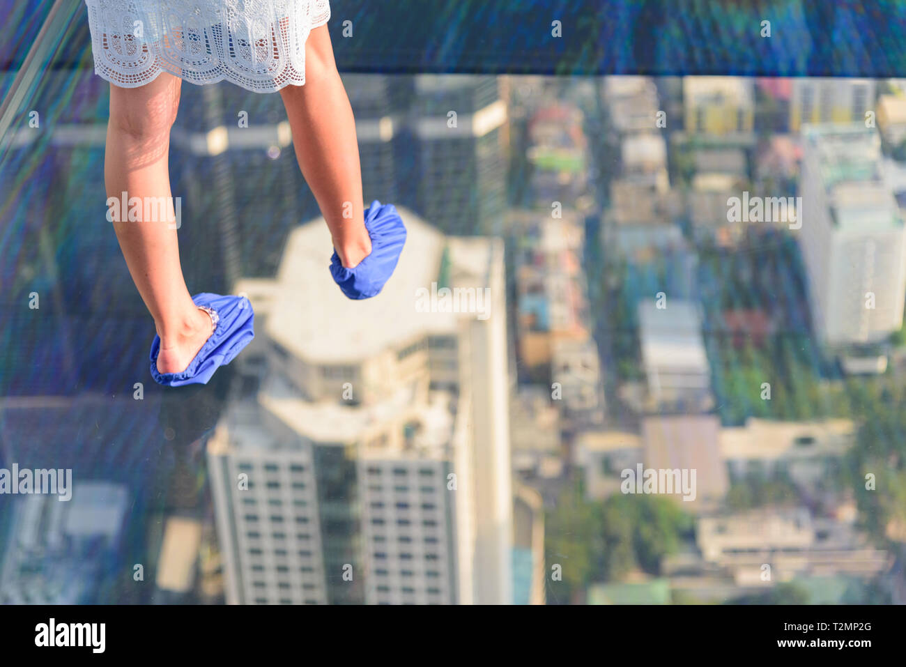Cn tower glass floor hi-res stock photography and images - Alamy