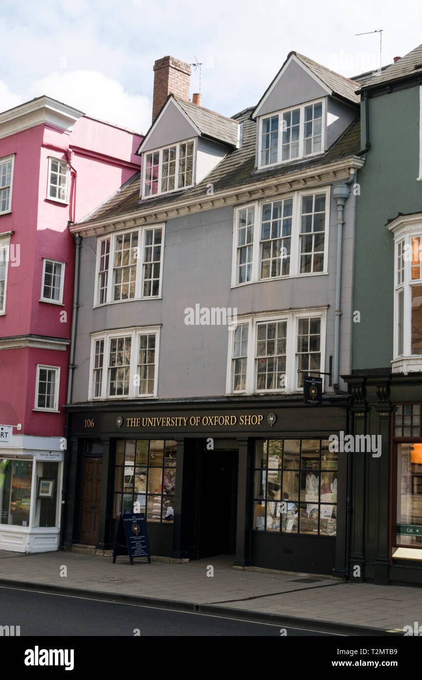 The Oxford University book shop in The High Street, Oxford, Britain.  The shop stocks a wide range of all Oxford University Press titles and is an Eng Stock Photo