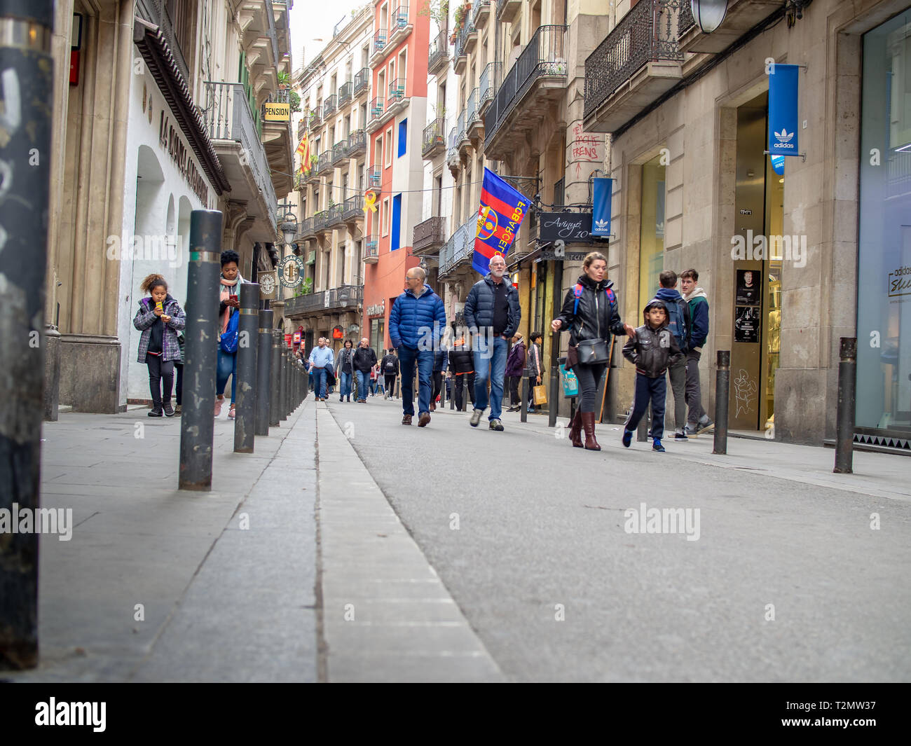 BARCELONA, SPAIN-MARCH 13, 2019: Carrer d'Avinyo (Calle de Avinyo, Avignon  street) in 2019 Stock Photo - Alamy