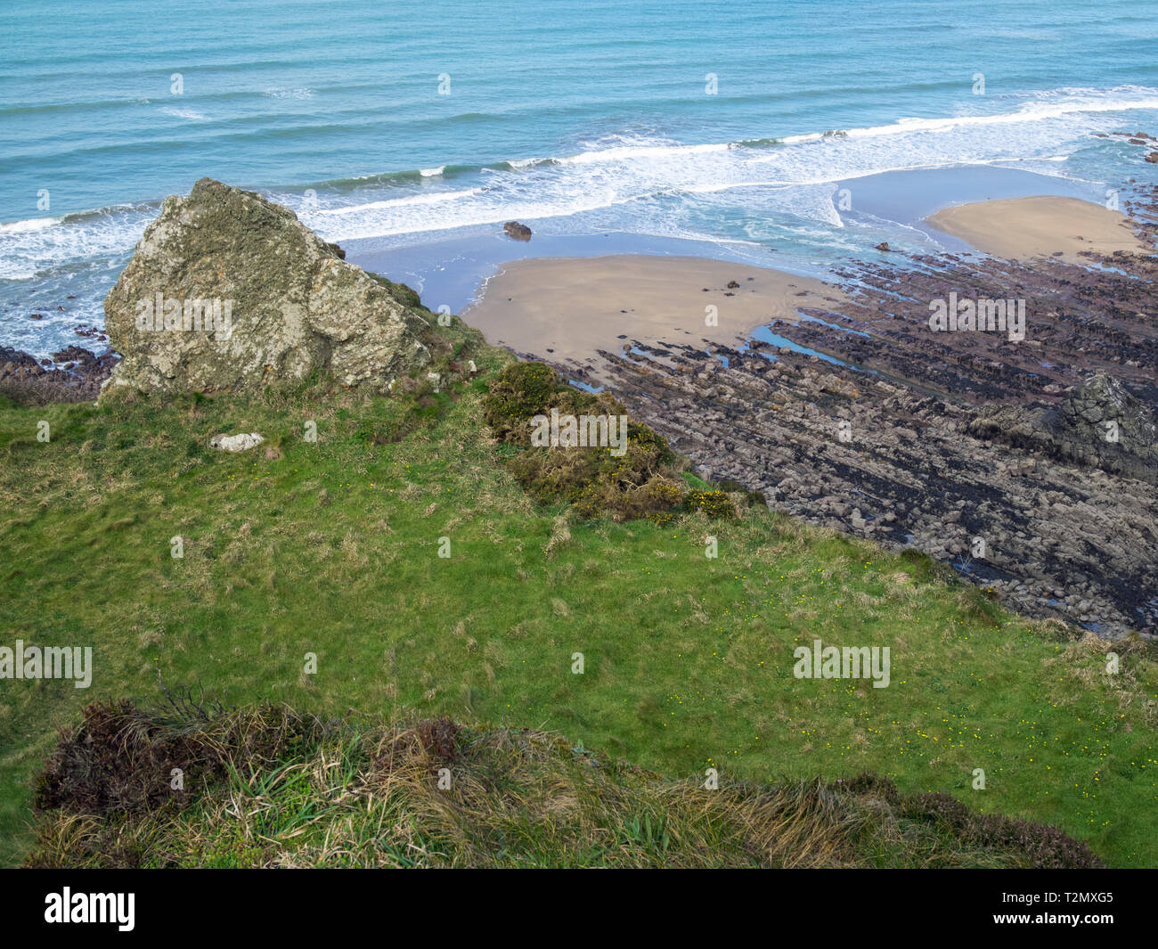 The beautiful and scenic coast path between Widemouth Bay and Bude in Cornwall , England Stock Photo