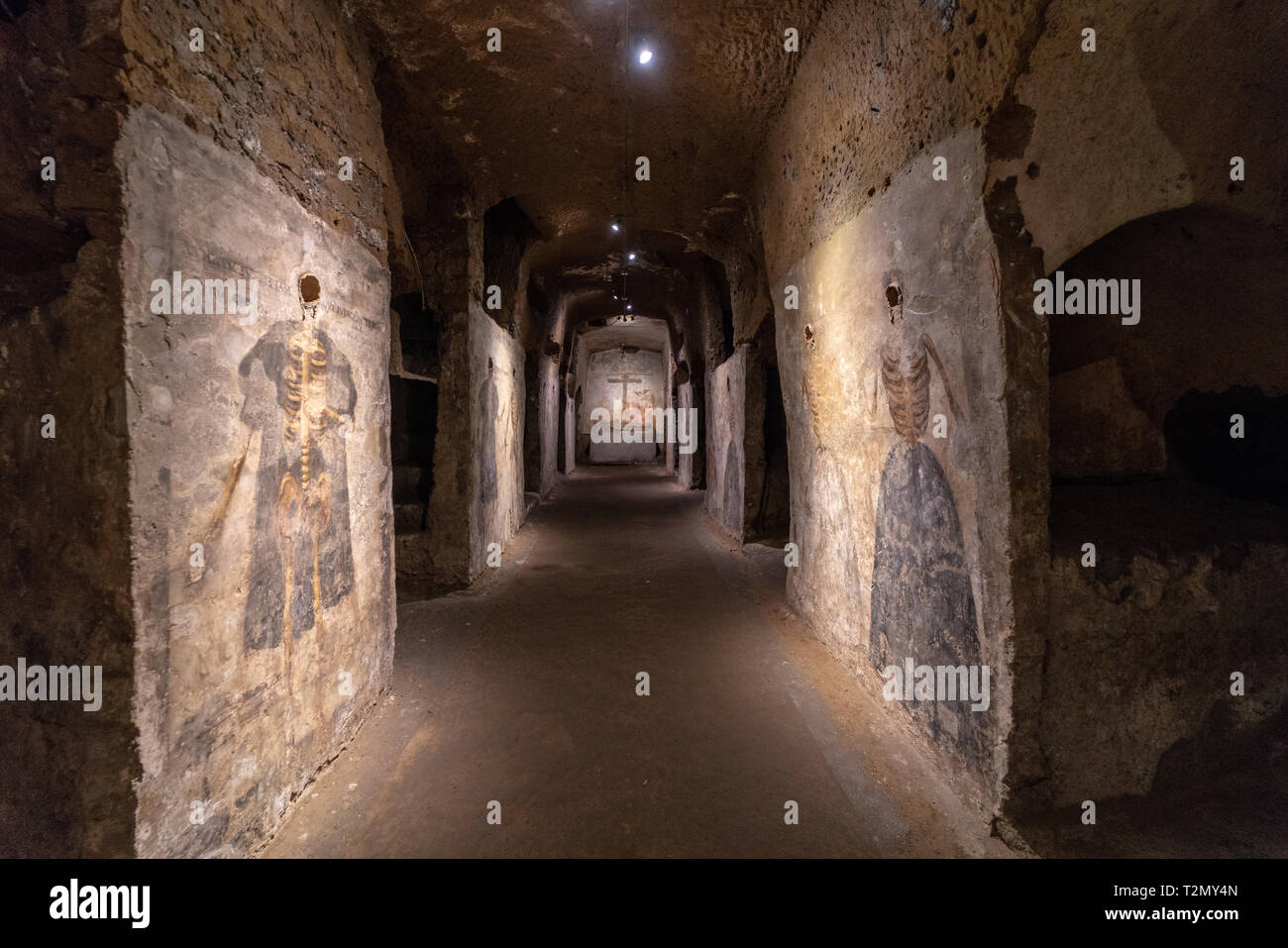 Affreschi nelle catacombe di San Gaudioso, Napoli. Corridoio dei Morti Stock Photo