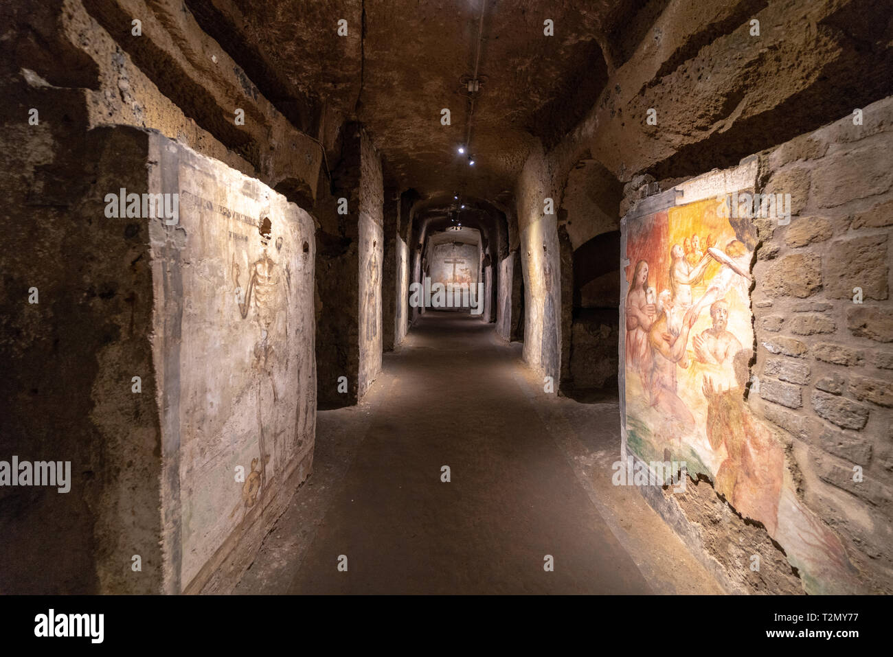 Affreschi nelle catacombe di San Gaudioso, Napoli. Corridoio dei Morti. Stock Photo