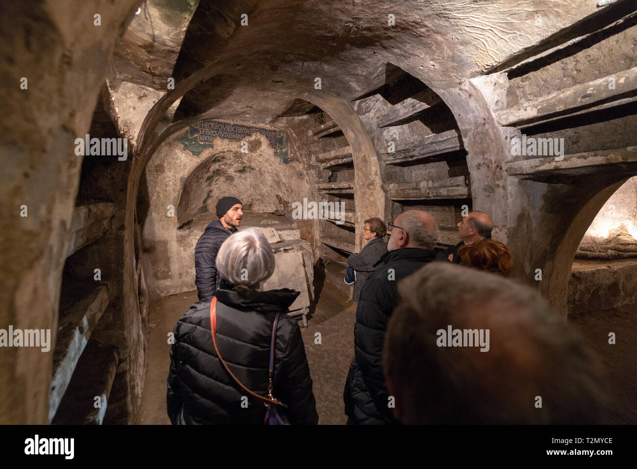 Catacombe di San Gaudioso, Napoli, visita guidata, loculi Stock Photo